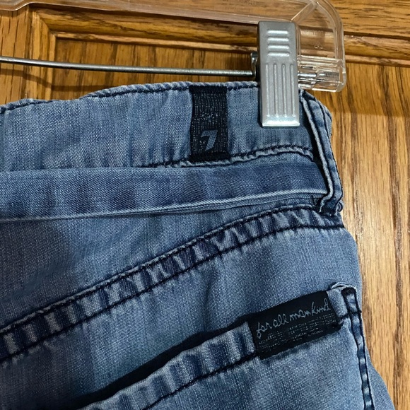 7 For All Mankind pleated shorts light denim Shorts Size 28” Waist - Picture 8 of 10